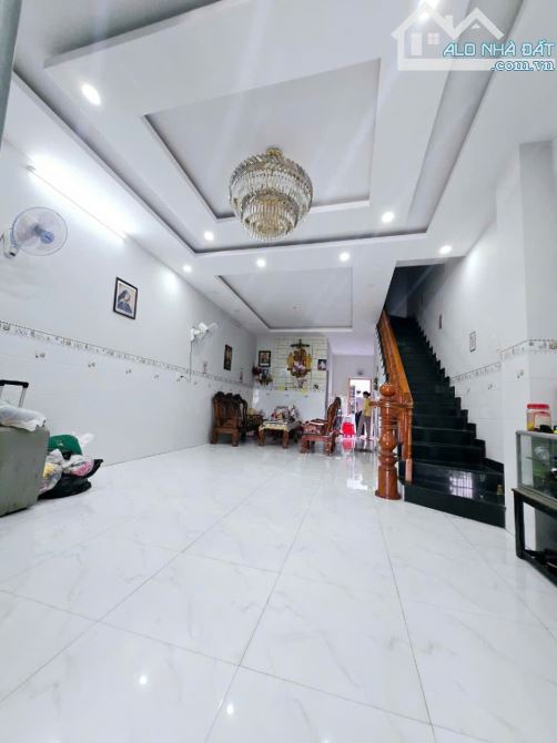 Bán nhà 3 tầng Q9 - 6.6 tỷ - Mặt tiền kinh doanh - 2 phút Xa lộ Hà Nội. - 3