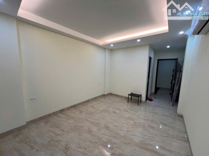 CHO THUÊ NGUYÊN CĂN NHÀ NGUYỄN VĂN CỪ- NGỌC LÂM - BỒ ĐỀ - Ô TÔ ĐỖ GẦN - 3PN - 3
