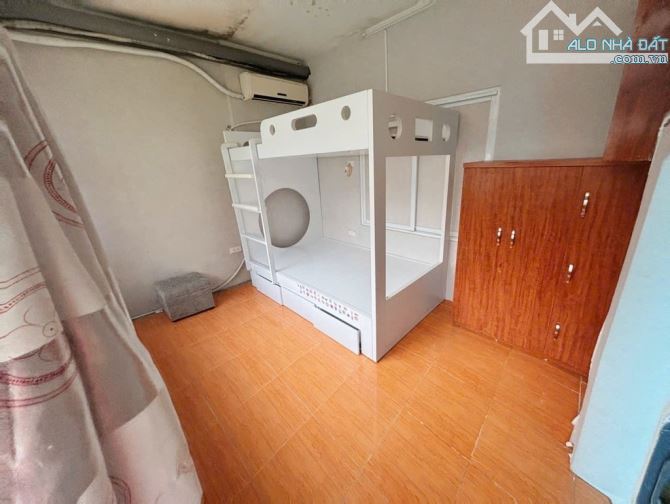 BÁN NHÀ TẬP THỂ TẦNG 3 KHU TẬP THỂ NAM ĐỒNG- THIẾT KẾ 3 NGỦ- SÂN CHƠI THOÁNG SÁNG. - 3