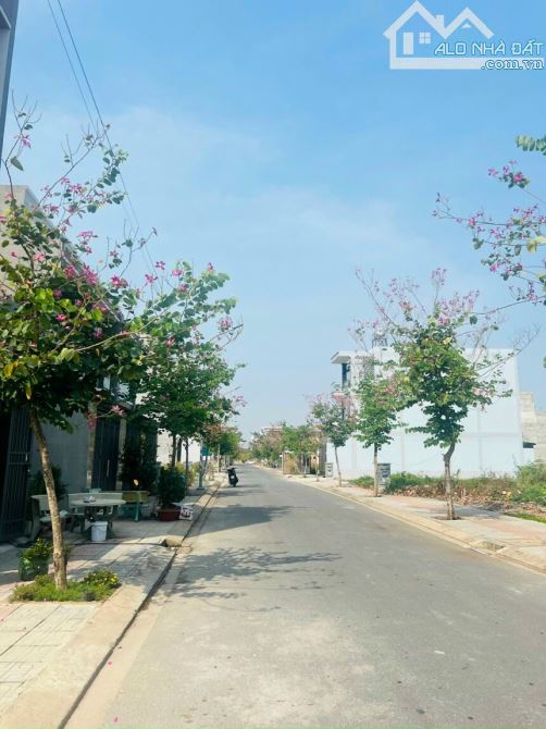 Bán nhà 1 trệt 1 lầu tđc Bửu Long, Biên Hoà. 4,2x19m . Đường 8m. Giá 4,3 tỷ TL - 4