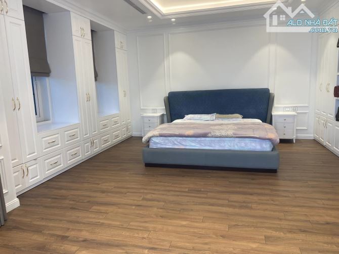 Biệt thự đơn lập KĐT Dịch Vọng - trục chính 5 làn ô tô - view công viên - 320m2 - 93 tỷ - 4