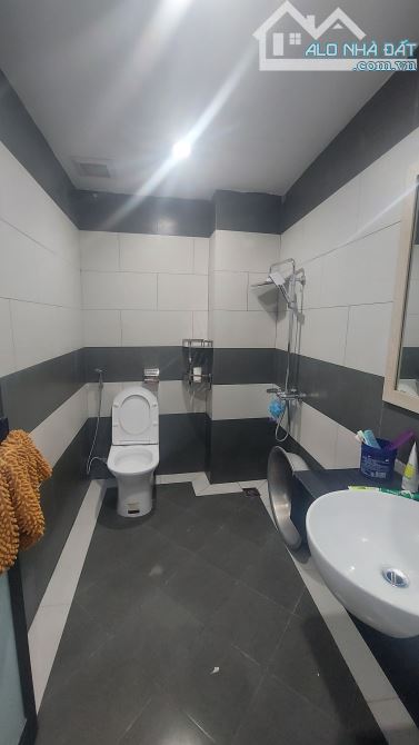Bán gấp giá rẻ Văn Chương 28m/35m, 5 tầng, mặt tiền 7m, 7.15 tỷ Đống Đa. - 4