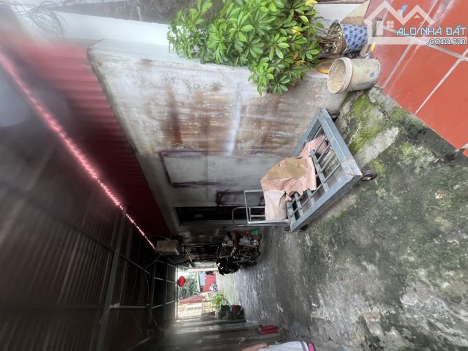 THẠCH BÀn - BÁN ĐẤT TẶNG NHÀ CẤP 4 -KHU DÂN TRÍ CAO  - Ô TÔ 4 CHỖ ĐỖ CỬA - 4