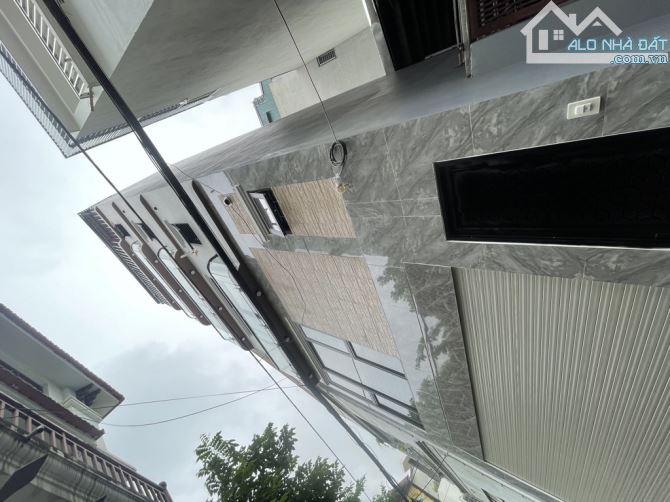 THẠCH BÀN - LÔ GÓC, DÂN XÂY, GARA Ô TÔ - 10M ra Ô Tô Tránh - 4
