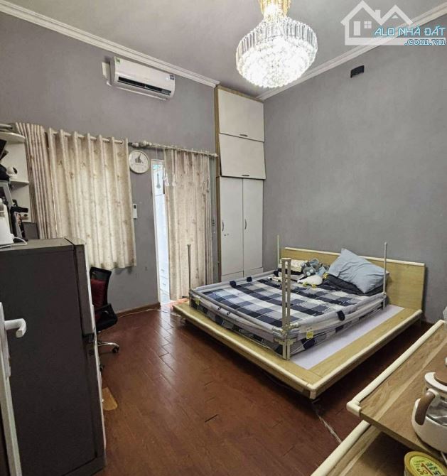 Bán nhà Tôn Đức Thắng cách phố vài chục mét dân xây khung cột bê tông chắc chắn 2  thoáng - 4