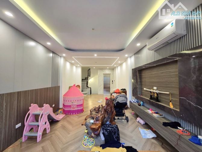 Bán nhà 6 tầng, thang máy, ô tô vào nhà tại Long Biên - 45m2/ 14.4 tỷ, gần Trường Quốc tế - 4