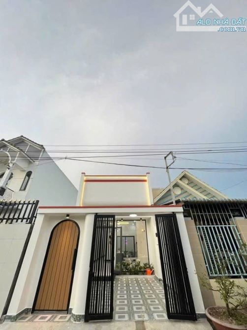 Chú 6 Bán gấp căn nhà ở Tân Thông Hội – Củ Chi. Cách QL22 chỉ 400m. DT 125m2, giá chỉ có 8 - 4
