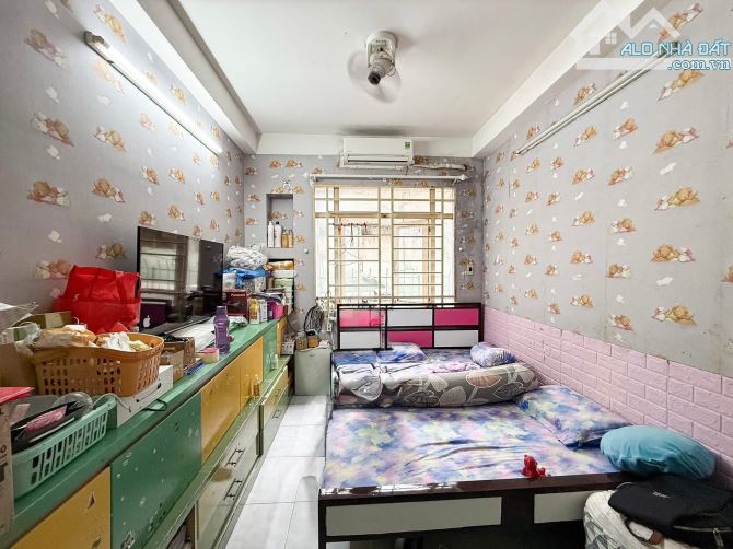 Bán nhà bùi viện quận 1- 5 tầng đúc- 3pn+3wc sân thượng- sổ hồng riêng hoàn công đủ-4 tỷ x - 4