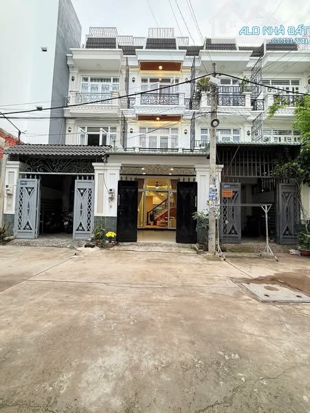 Nhà 3 tầng full nội thất, gần ngã tư ga giáp gò vấp, dt 4m*15m trệt 2 lầu 4pn, đường 8m - 4