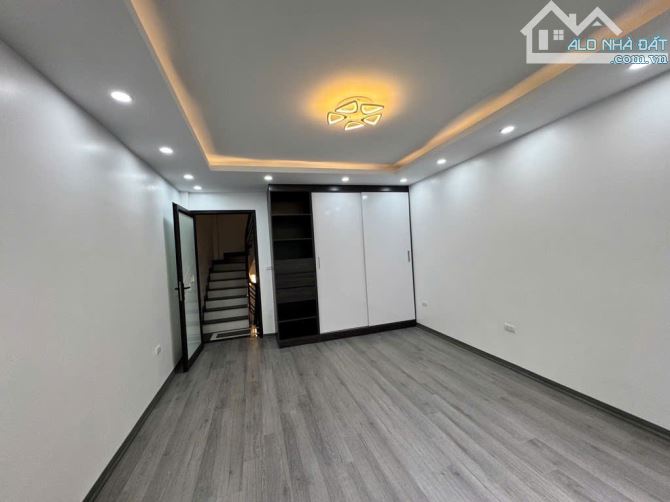 Ngõ ô tô tránh, đỗ cửa – 5 tầng long lanh Nguyễn Văn Cừ, cơ hội không lặp lại . Chỉ 10 xiu - 4