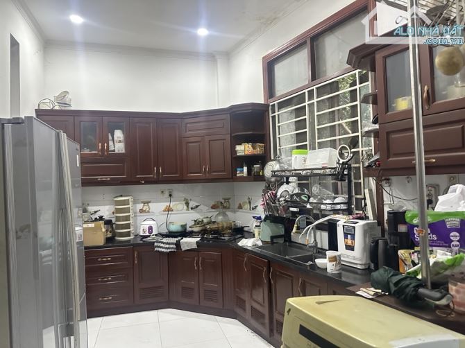 BÁN GẤP  BIỆT THỰ,  HAI MẶT TIỀN NHÁNH LÊ VĂN KHƯƠNG QUẬN 12, DT 515 M² (5.5× 40),  3 TẦNG - 4