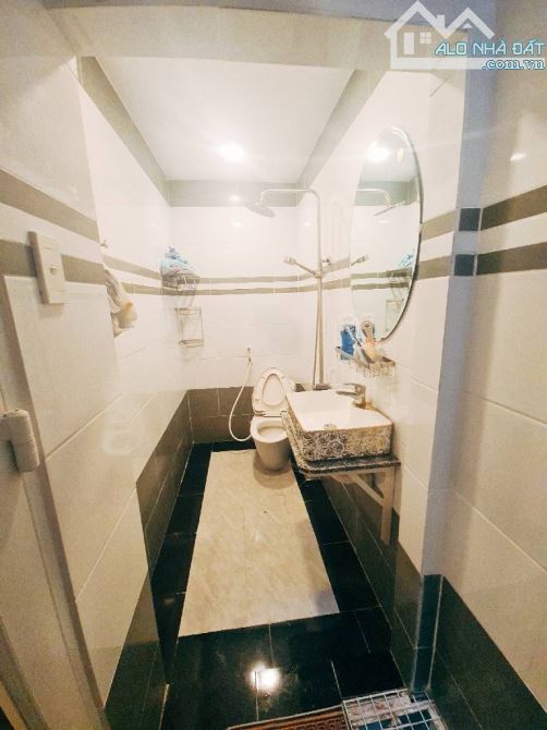 BÁN NHÀ NGUYỄN HỮU TIẾN - TÂY THẠNH - XE HƠI NGỦ TRONG NHÀ - 4 TẦNG 70M2 - NHỈNH 8.X TỶ - 4
