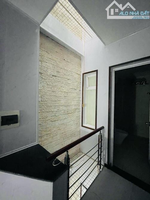 Hiếm! Nhà đẹp Nguyên Hồng 42m² mặt tiền rộng thoáng sáng – 10m ra ô tô tránh - 4