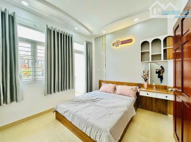Đi nước ngoài định cư bán gấp nhà ở đường Nguyễn Văn Mai, phường Võ Thị Sáu, quận 3, giá 2 - 4