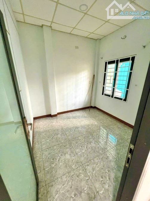 Chuyển nhượng căn nhà 3 mặt tiền hẻm Thống Nhất ngay Trung Tâm cạnh Cây Xăng Mã Vòng - 4