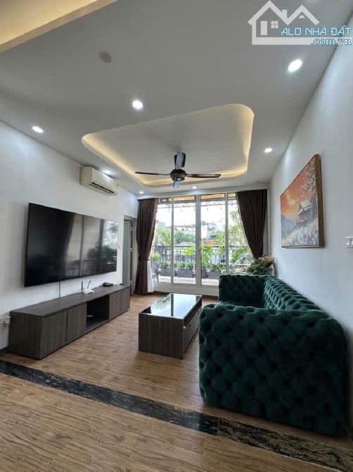 Bán căn hộ chung cư ( sân vườn 40 m2 như nhà thổ cư ) Minh Khai - DT 100 m2 x 3 PN - 4