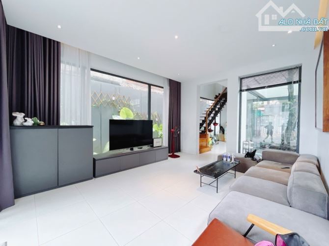 Mô tả vila sân vườn 2 mặt tiền, 4 mặt xung quanh thoáng mát, 3 tầng, 7.5x25. 213m2 giá 23ỷ - 4