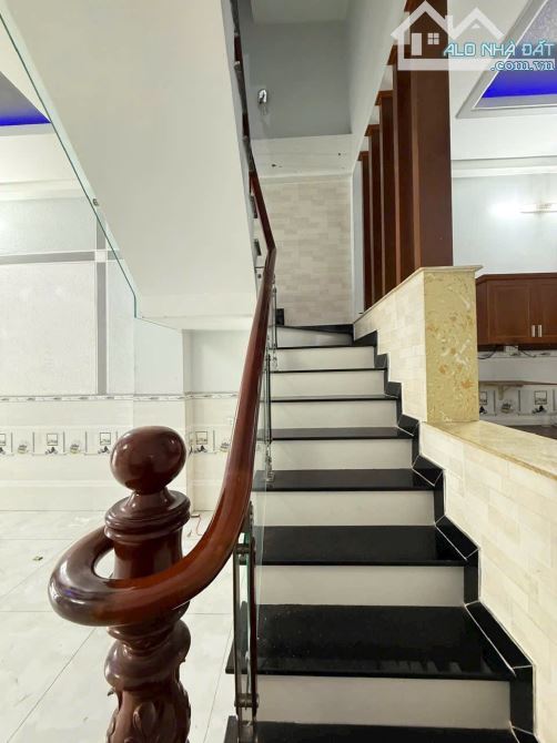 BÁN NHÀ ĐẸP 1 SẸC TRƯƠNG THỊ HOA - QUẬN 12 - HẺM 8m - GIÁ 7ty6 - 4