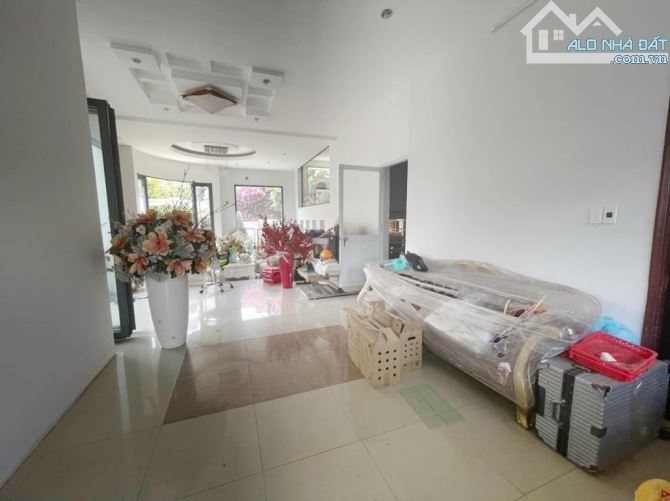 BIỆT THỰ BÌNH LỢI - SÁT SÔNG SÀI GÒN - PHÍA SAU CÓ 15 PHÒNG TRỌ CHO THUÊ - 292M2 - 3 TẦNG - 4