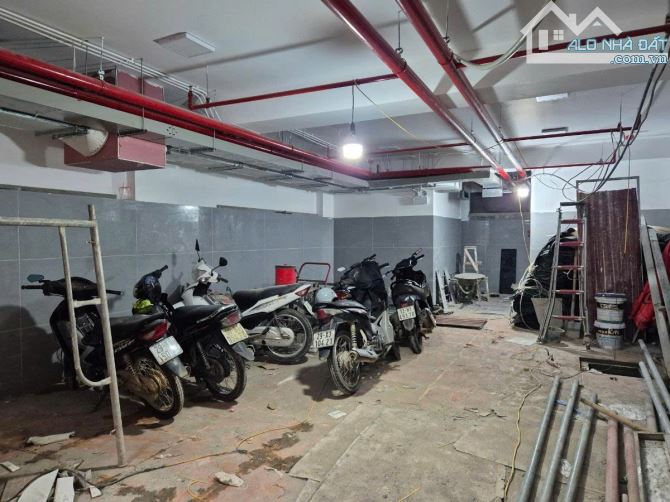 Tòa nhà văn phòng mặt phố Chùa Láng, 9 tầng thang máy, 162m2, mặt tiền 7m, 115 tỷ - 4