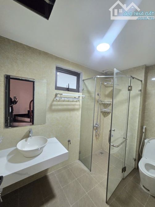 Bán nhà Hai Bà Trưng lô góc 2 thoáng - 33/40m giá 7 tỉ - 5 tầng KCBT - ngõ 3m thẳng thông - 4