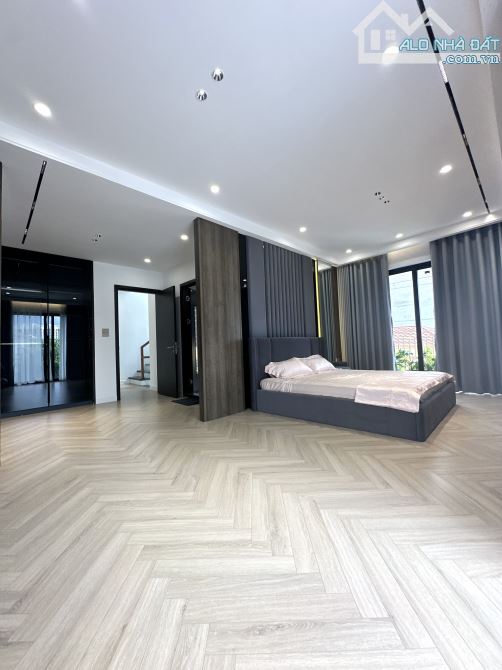 Bán Biệt thự sân vườn Long Biên 21,x tỷ 80m 5 tầng lô góc tặng nội thất - 4