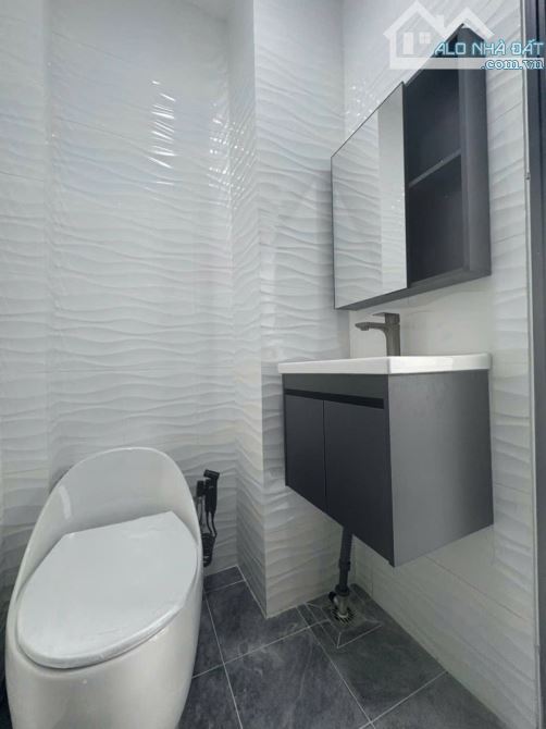 NHÀ ĐẸP LŨY BÁN BÍCH, TÂN PHÚ, 3.3x5.5M, 1 TRỆT 2 LẦU, 2PN, 3WC, GẦN ĐẦM SEN. GIÁ 2.99 TỶ - 4