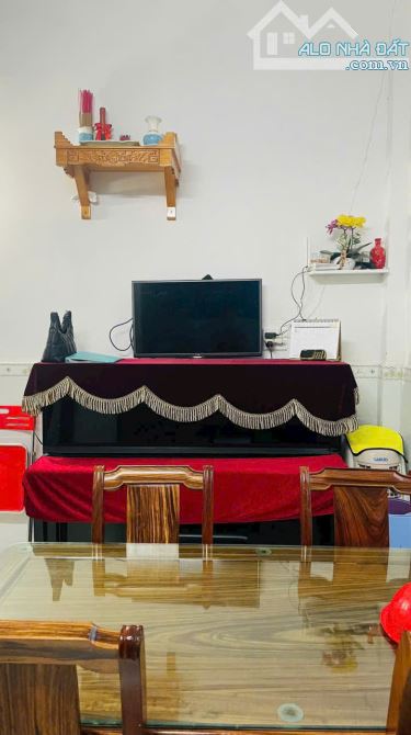BÁN nhà hẻm cách Phùng Hưng chỉ 7m GIÁ 2tỷ800 - NAM NHA TRANG .DT: 41,7m2 ngag 5m có 2pn - 4