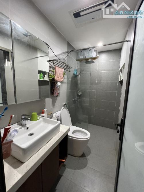 TRUNG TÂM HỌC VIỆN TÀI CHÍNH  - PHỐ LÊ VĂN HIẾN - DT45M2 - MT4,5M - 6TẦNG - 10M RA Ô TÔ - 4