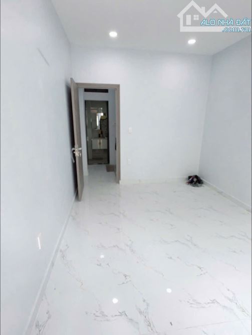 Nhà 3 tầng - Ngang 3.6 dài 9.5 - Hẻm 4m - Hoàng Diệu Q4. - 4