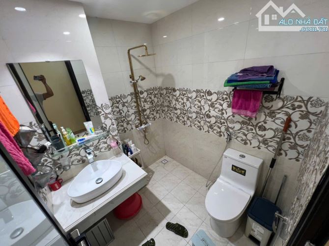 CHO THUÊ NGUYÊN CĂN NHÀ NGUYỄN VĂN CỪ- NGỌC LÂM - BỒ ĐỀ - Ô TÔ ĐỖ GẦN - 3PN - 4
