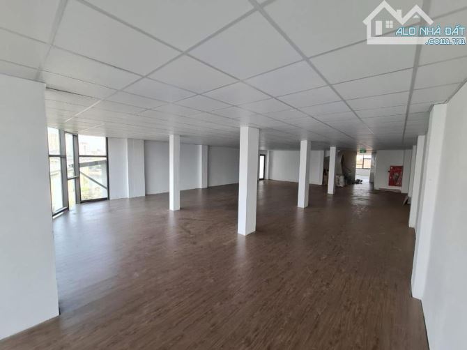 Mặt phố Hoàng Cầu 216m² - 9 tầng, MT 10.5m, View Hồ, Dòng tiền 3.6 tỷ/năm - 4