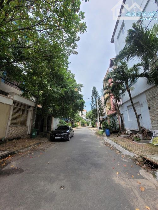 NGAY SÁT HOÀNG DIỆU 2 - LINH TRUNG - 140m2 - HẺM XE HƠI - 4