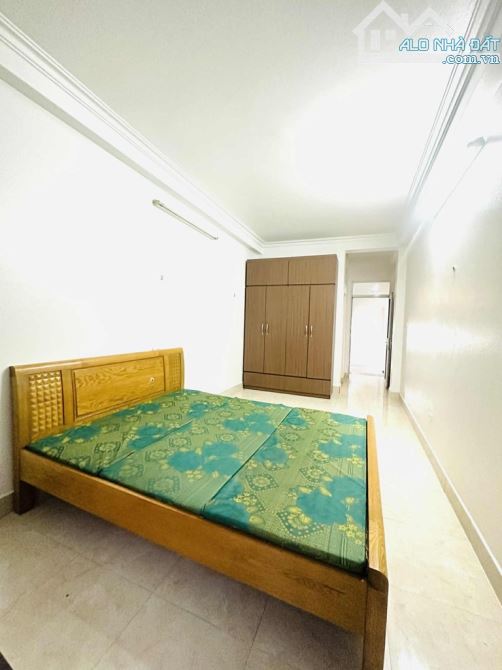 Bán nhà phố Việt Hưng 5 tầng 32m ô tô vào nhà - 4