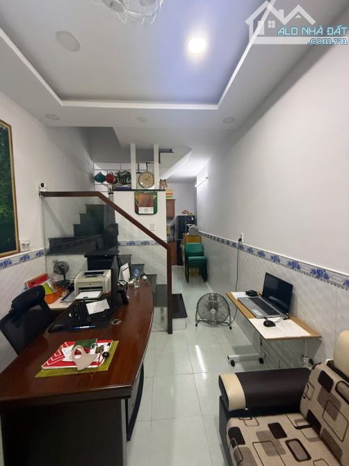TRUNG TÂM Q 1 , 2 TẦNG BTCT NỞ HẬU NHẸ, CÁCH HXH 5 BƯỚC CHÂN , CÁCH MT 20M NHỈNH 4T - 5