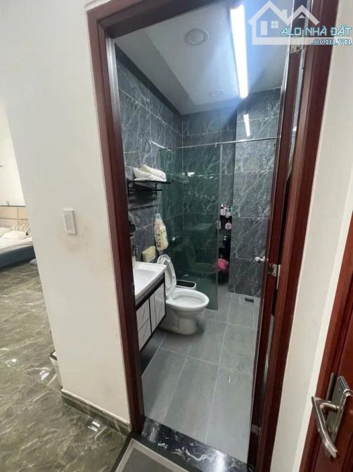 🔥 QUẬN 5 (P.6) _ NHÀ ĐẸP MỚI KENG - VỊ TRÍ VÀNG – 6 PN- 6WC SÁT MẶT TIỀN _ HẺM SẠCH SẼ - 5