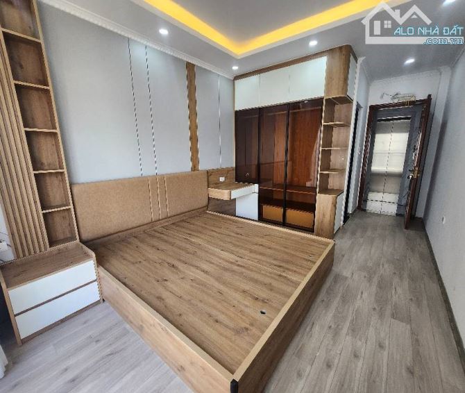 ĐỊNH CÔNG🚘 NHÀ LÔ GÓC – 6 TẦNG THANG MÁY – FULL NỘI THẤT - NGÕ TO NHƯ PHỐ - OTO TRÁNH - 5