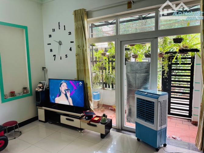 Nhà 2 tầng 153m2 kiệt ô tô Cao Xuân Dục giá chỉ 5.x tỷ - 5