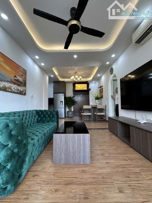 Bán căn hộ chung cư ( sân vườn 40 m2 như nhà thổ cư ) Minh Khai - DT 100 m2 x 3 PN - 5