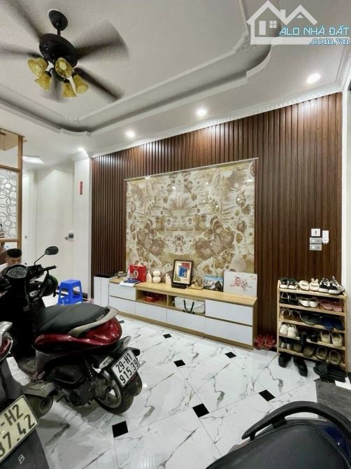 SIÊU PHẨM VÍP, GIÁ TỐT,  ĐƯỜNG LÁNG, ĐỐNG ĐA, DT 43M, 5 T, MT 4M, GIÁ BÁN 9,9 TỶ. - 5