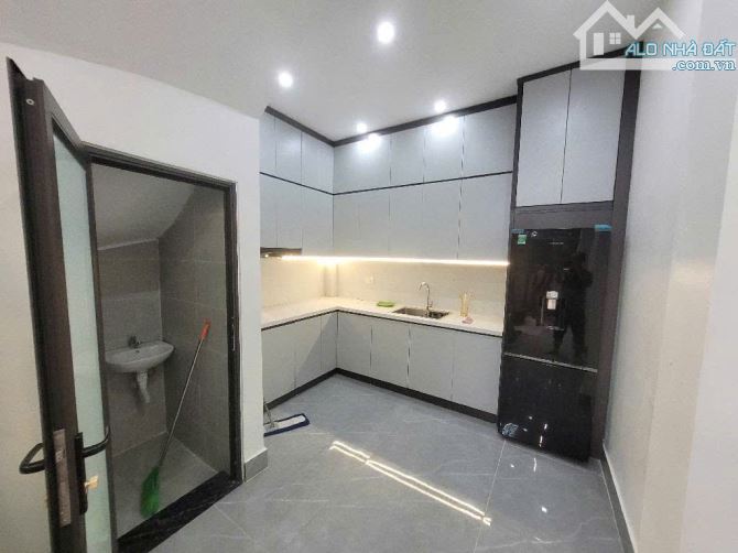 Triều Khúc - 30m ra oto - diện tích 30m- 5 tầng - giá 6 tỉ - 5