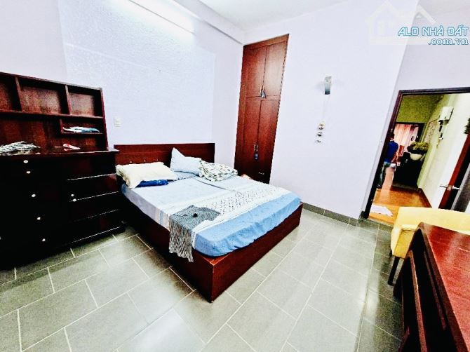 Mặt tiền khu Tên Lửa - Gần công viên - 4 tầng - 4m x 20m - 5PN - Đang làm văn phòng - 5