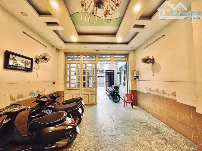 Khách Sạn 6tầng THANG MÁY đường LÊ VĂN KHƯƠNG phườngHT Q12 dt 125m2 Hẻm 7m THUNHẬP 80TR/TH - 5