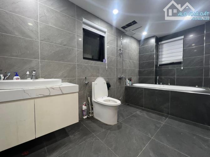 Bán biệt thự siêu víp VIỆT HƯNG - vỉa hè DT 500m 4tầng mặt tiền 20m - giá chào 65tỷ - 5