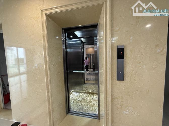 Mặt phố Hoàng Cầu 216m² - 9 tầng, MT 10.5m, View Hồ, Dòng tiền 3.6 tỷ/năm - 5