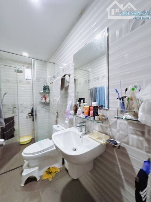 BÁN NHÀ 5 TẤM 5PN, 1/ TÔN ĐẢN Q4 DT ĐẸP 6*8 GIÁ 6TỈ 350 DÂN CƯ HẺM 3M AN NINH GIÁP Q1 - 6