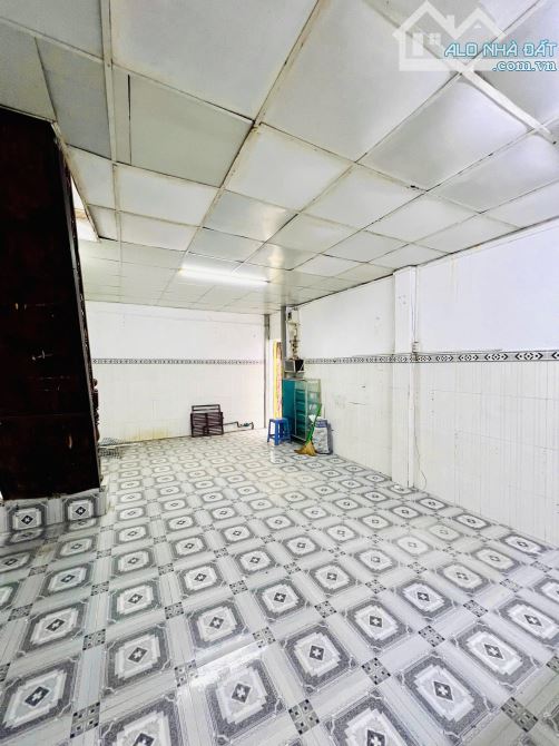 Nhà rẻ sổ hồng riêng hẻm 3 mét Âu Dương Lân quận 8 - 6