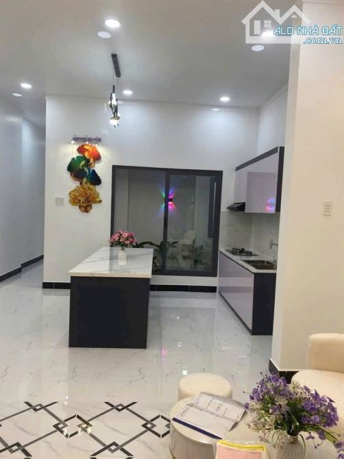 Chú 6 Bán gấp căn nhà ở Tân Thông Hội – Củ Chi. Cách QL22 chỉ 400m. DT 125m2, giá chỉ có 8 - 6