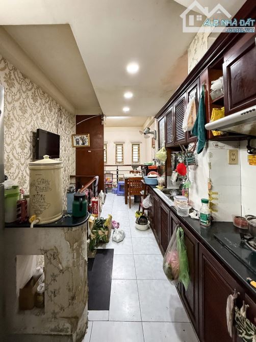 Bán nhà bùi viện quận 1- 5 tầng đúc- 3pn+3wc sân thượng- sổ hồng riêng hoàn công đủ-4 tỷ x - 6