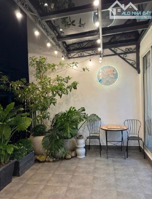 Bán căn hộ chung cư ( sân vườn 40 m2 như nhà thổ cư ) Minh Khai - DT 100 m2 x 3 PN - 6